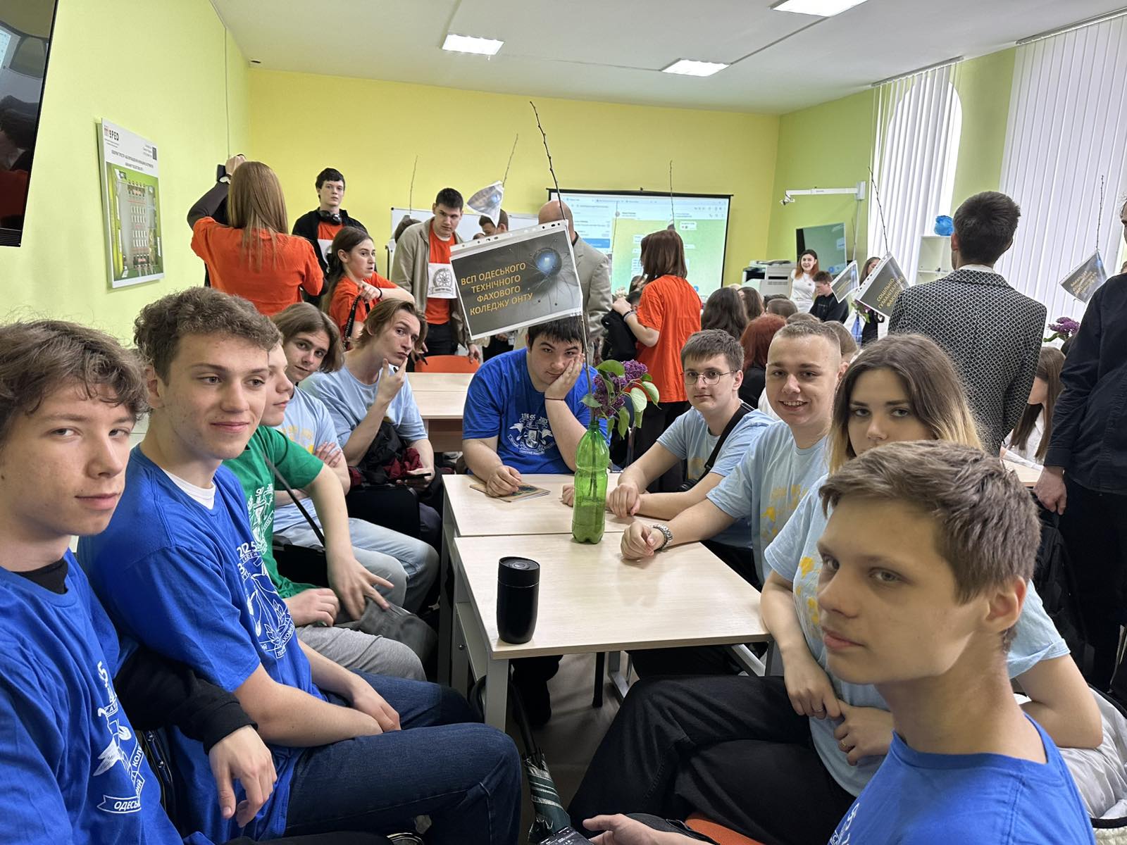 Наші студенти на заході присвяченому Всесвітньому дню ФІЗИКИ