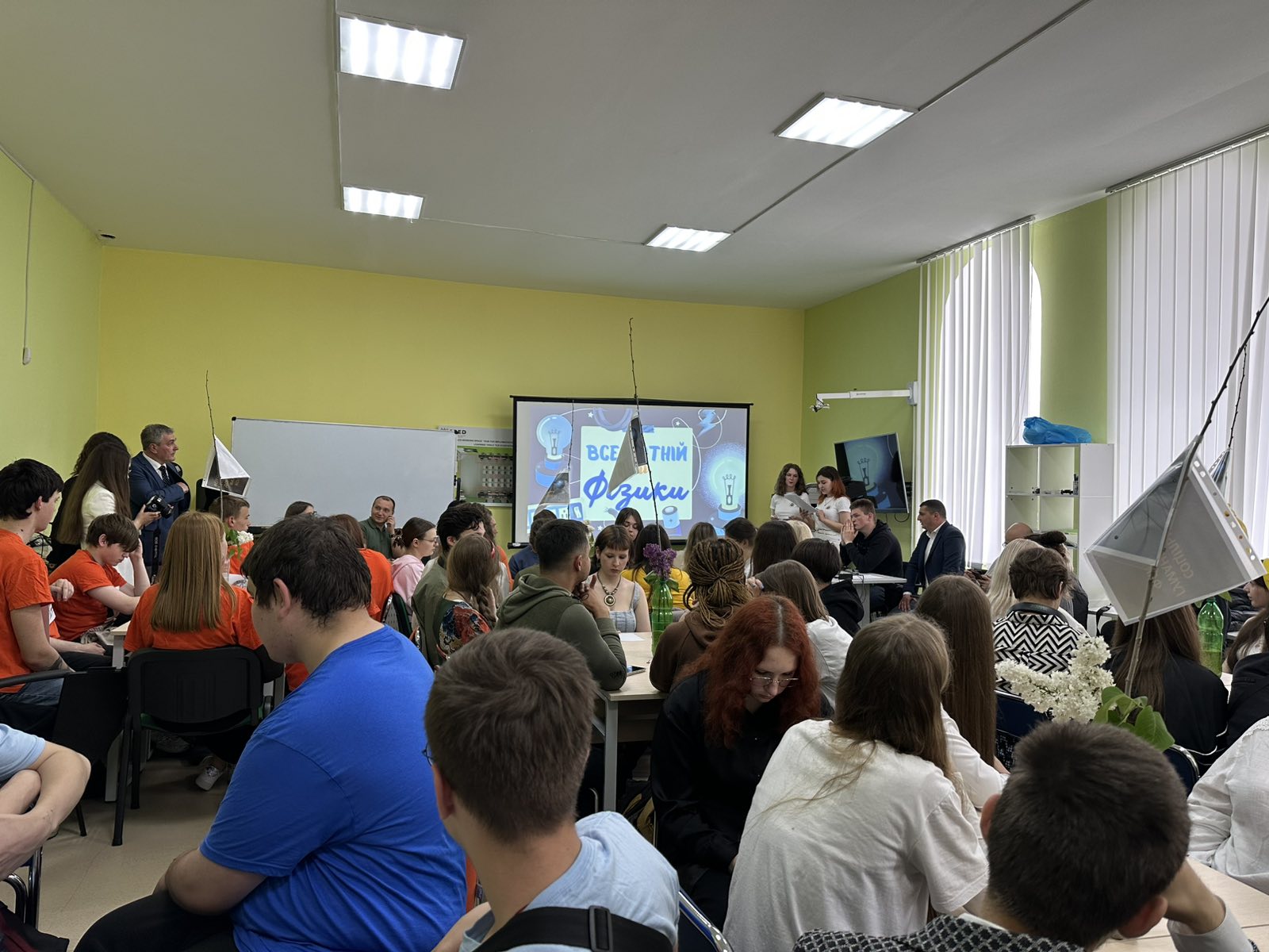 Наші студенти на заході присвяченому Всесвітньому дню ФІЗИКИ