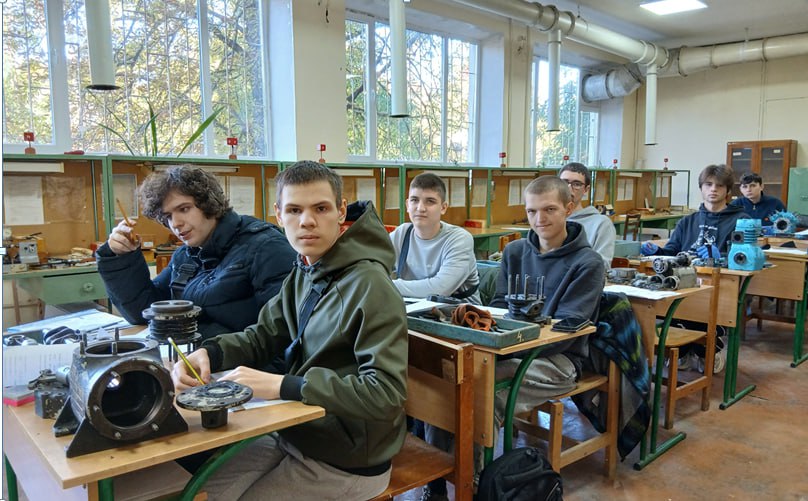 Training measuring and design placement in the workshops