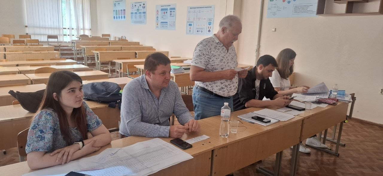 Захист дипломних проєктів спеціальностей 123 та 121